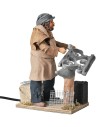 Fabbro con con effetto fuoco 24 cm in movimento per presepe