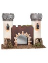 Castello in miniatura con torri merlate e cancello centrale